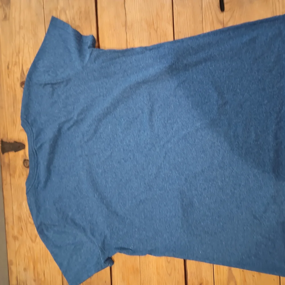 Disney Cinderella/Prince Charming Blue Tee with Gold Logo XL - Picture 8 of 8